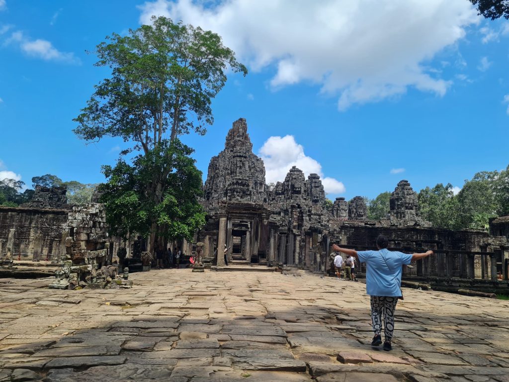Angkor Wat (Cambodia) Costs and 7 amazing temples you can’t miss! bayon (2)