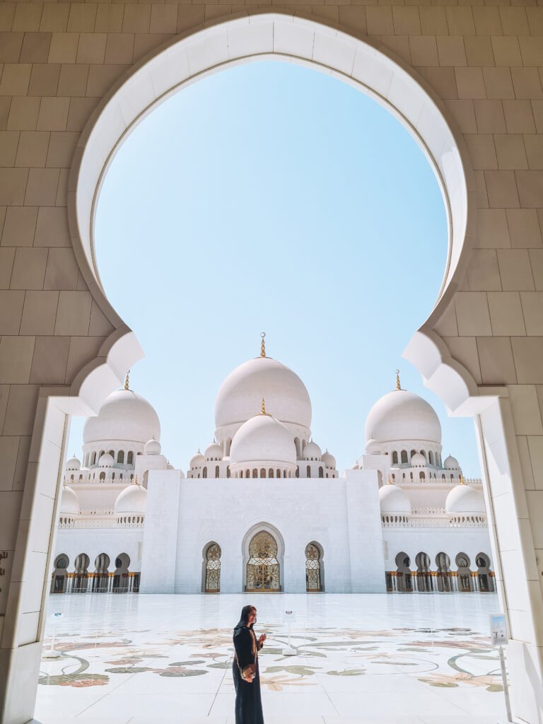 What to wear at the Sheikh Zayed Grand Mosque in Abu Dhabi (2)