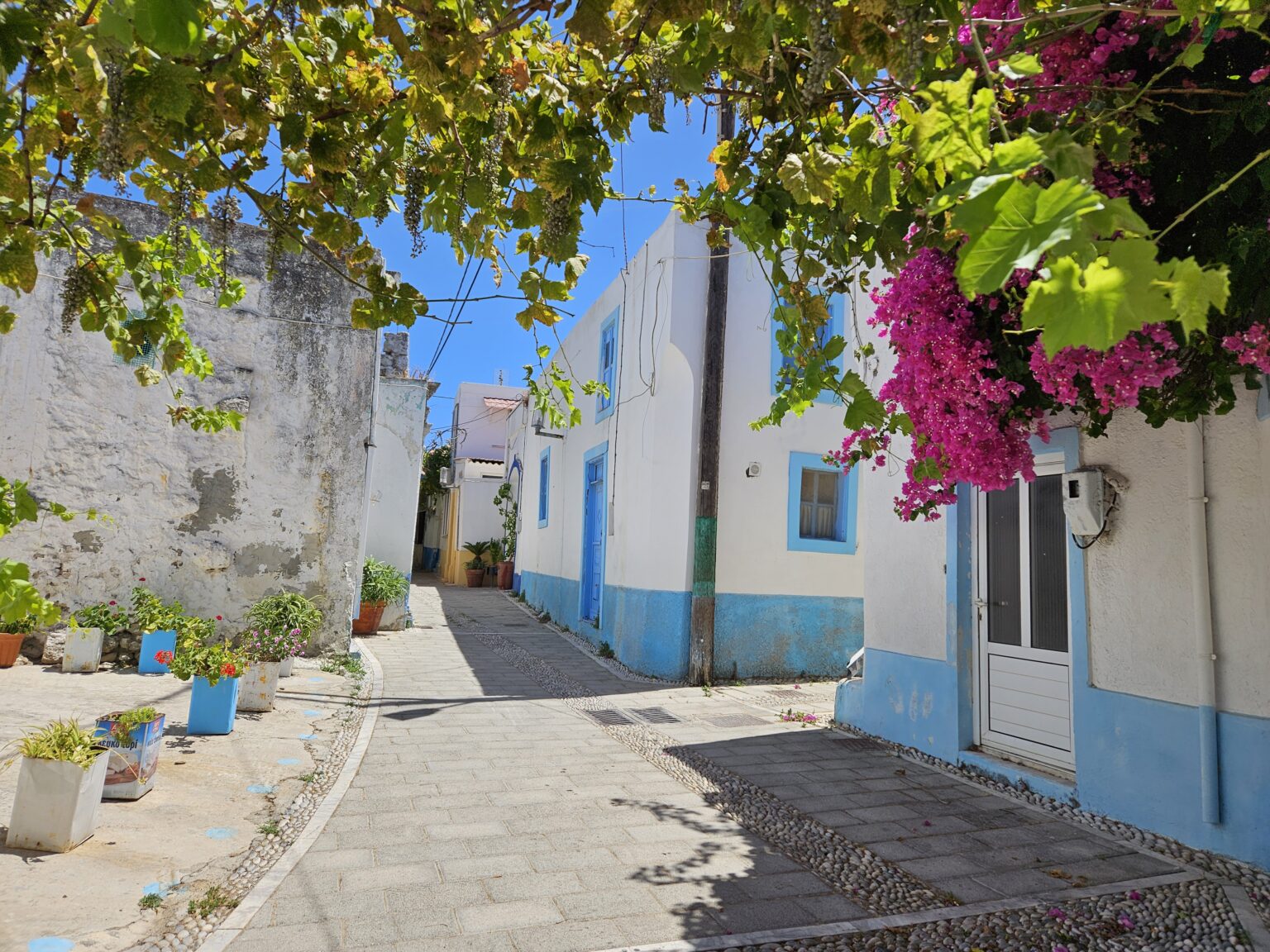 Why-you-have-to-visit-Koskinou-on-Rhodos-NOW-colroful-street-1536x1152.jpg