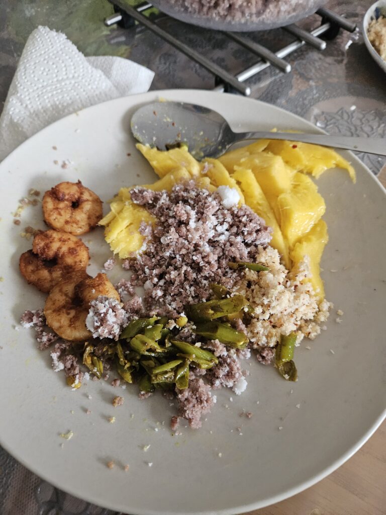 Tips from a Sri Lankan Foods you must try in Sri Lanka! putu